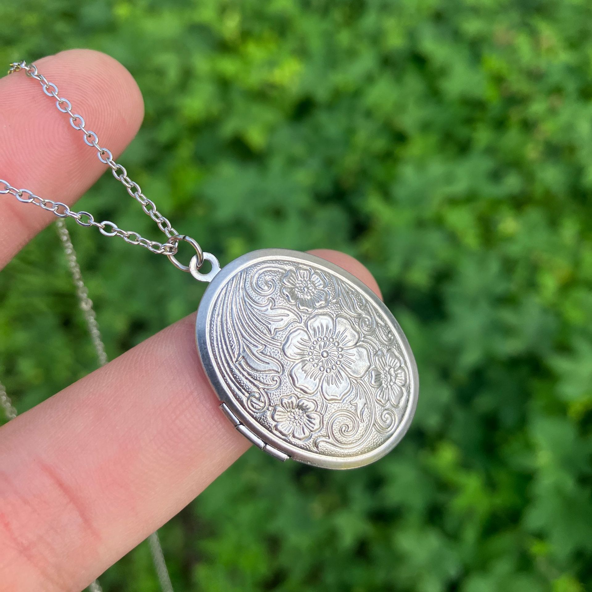 여성용 꽃무늬 타원형 하트 로켓 펜던트 목걸이, 스테인 - Heart Locket Necklace Photo 리뷰 및 가격